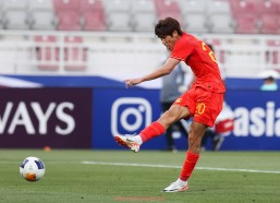 江南体育APP-英超最新积分战报：争冠区仅差2分保级线现死亡缠绕